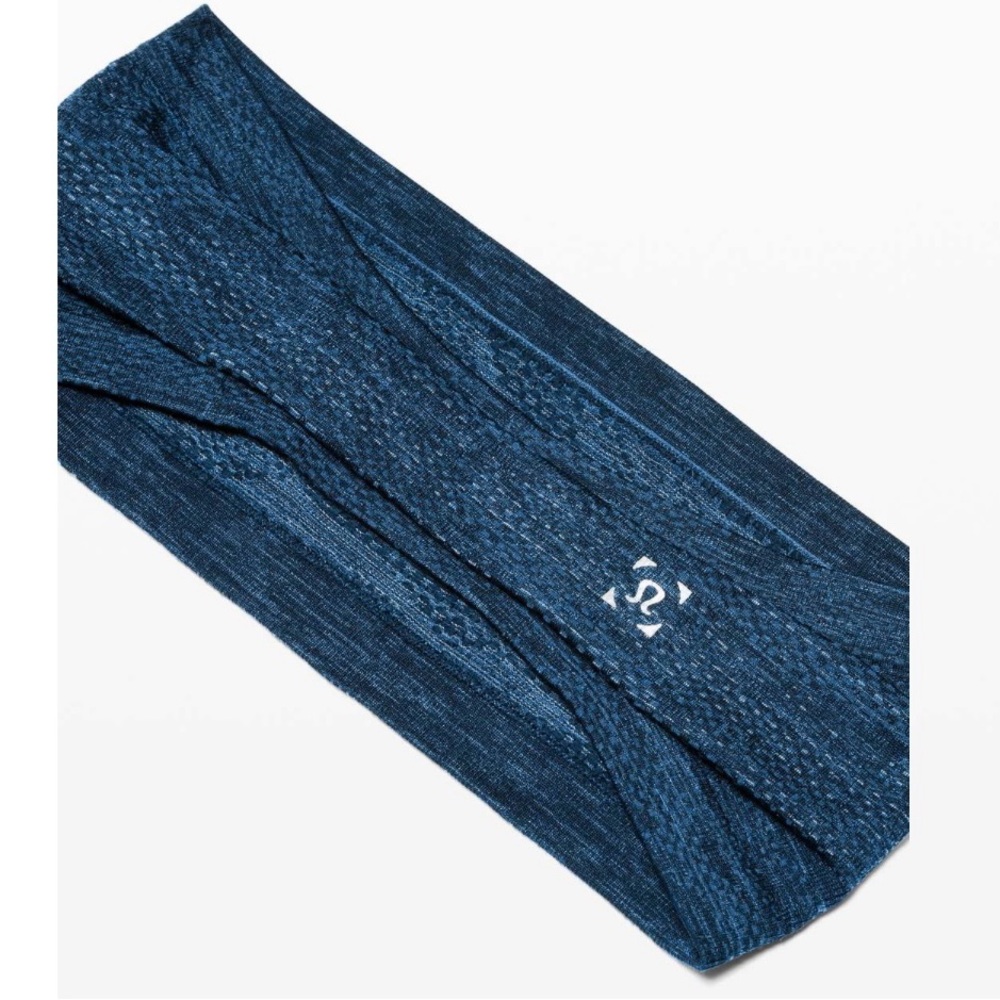 USED Lululemon Metal Vent Tech Headband
Code Blue / True Navy